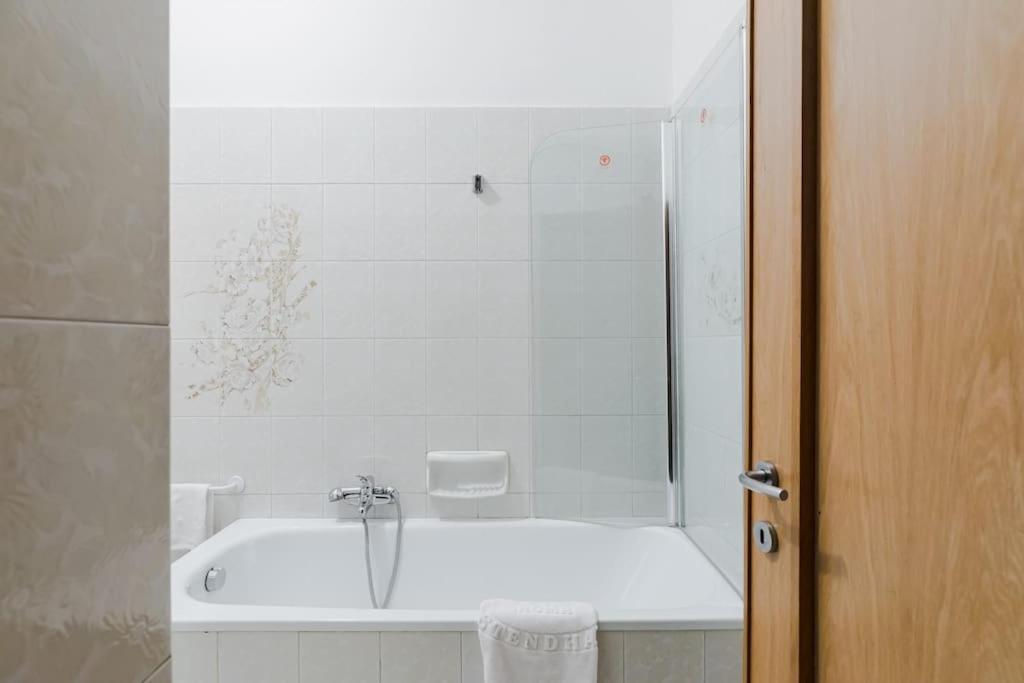 Elegant Apartment Via Veneto By Varental Rome Bagian luar foto